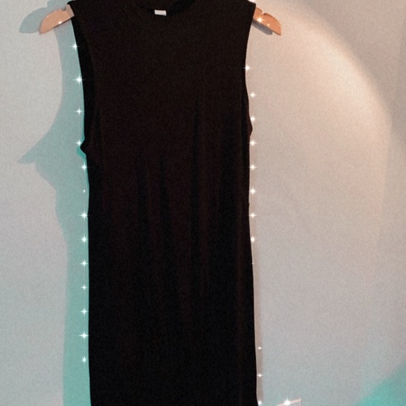 Dresses - Picture 7 of 16